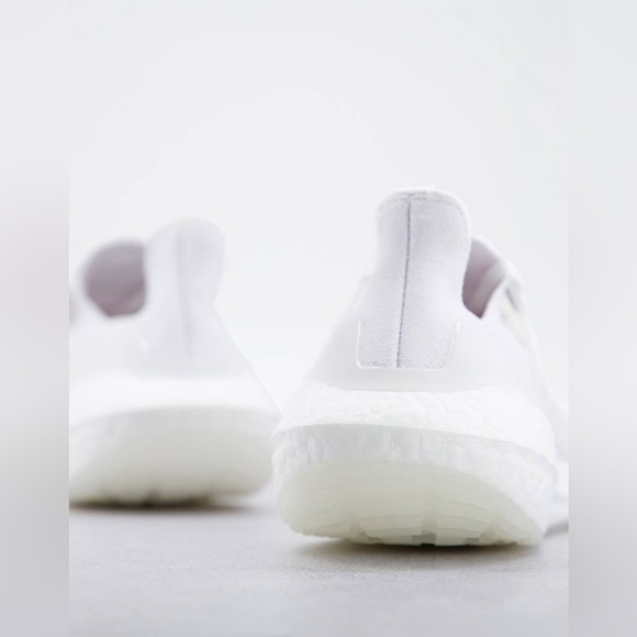 Adidas Men's Ultraboost 22 Running Shoes - Picture 4 of 13